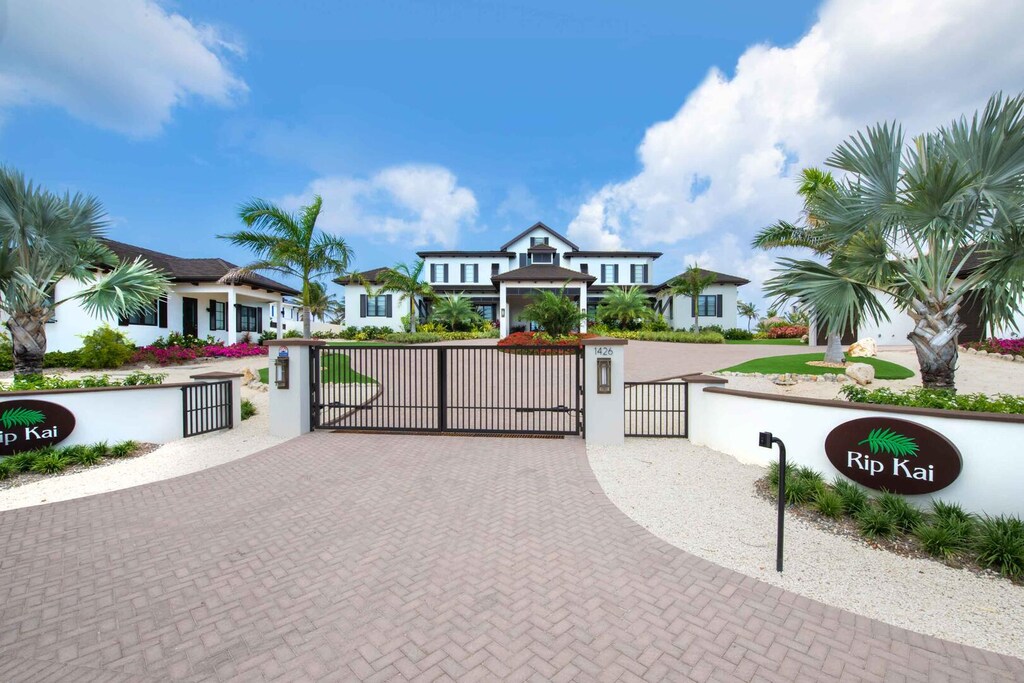 Gated Private Entrance to Estate.