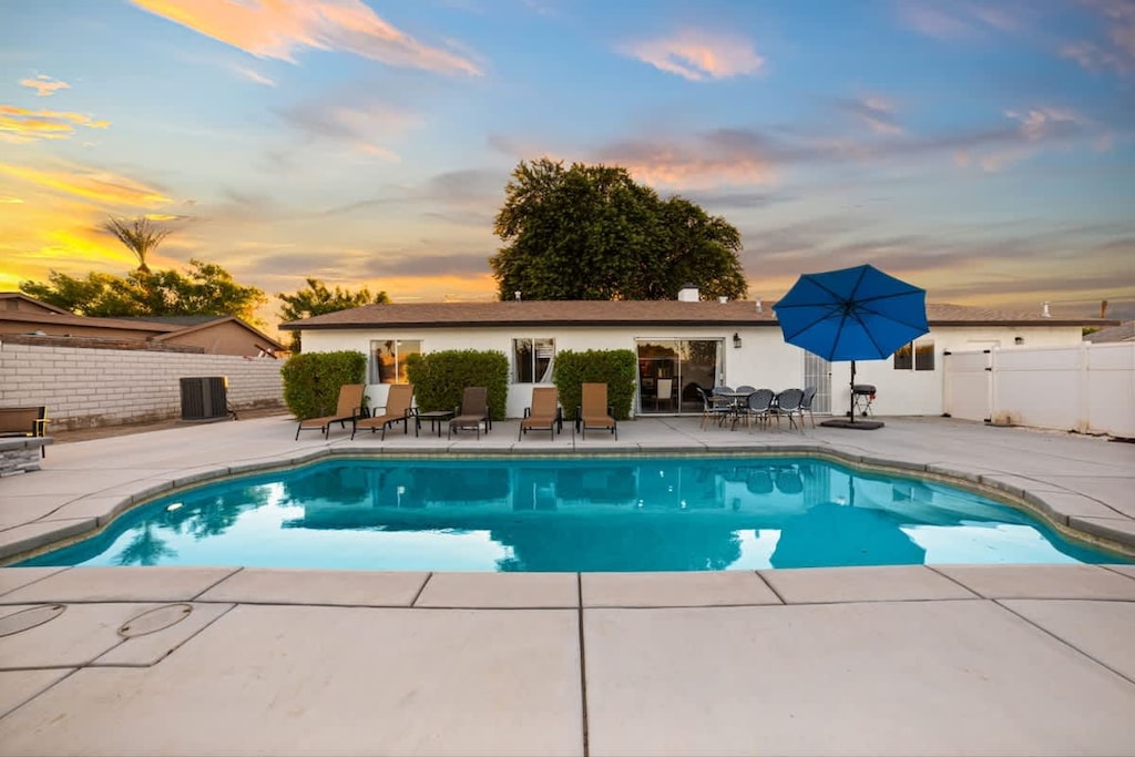 Sipping cocktails and soaking up the sun—living the poolside dream!