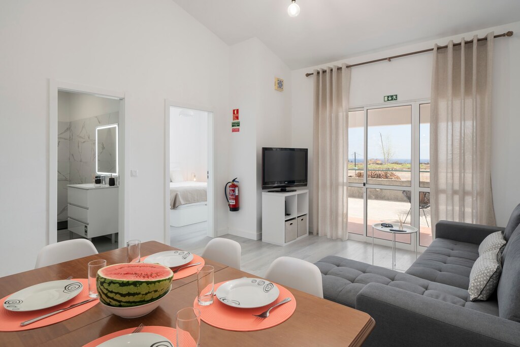 Livingroom and dining area