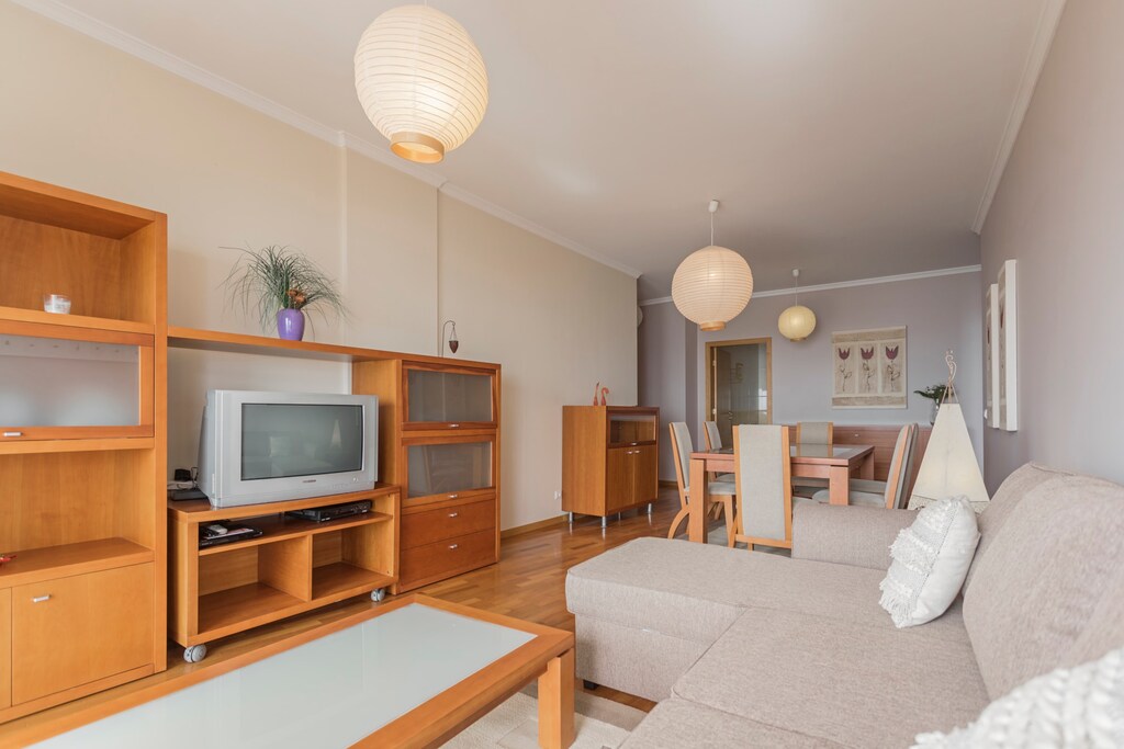 Livingroom with a TV and dinning room