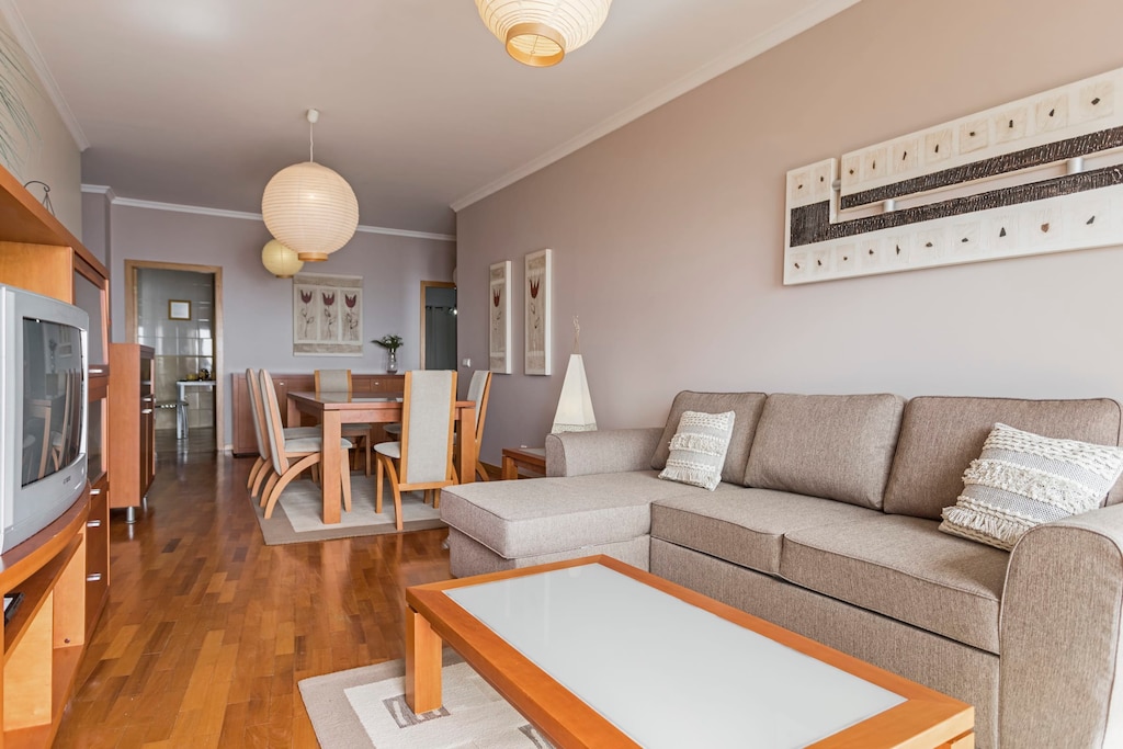 Livingroom and dining area