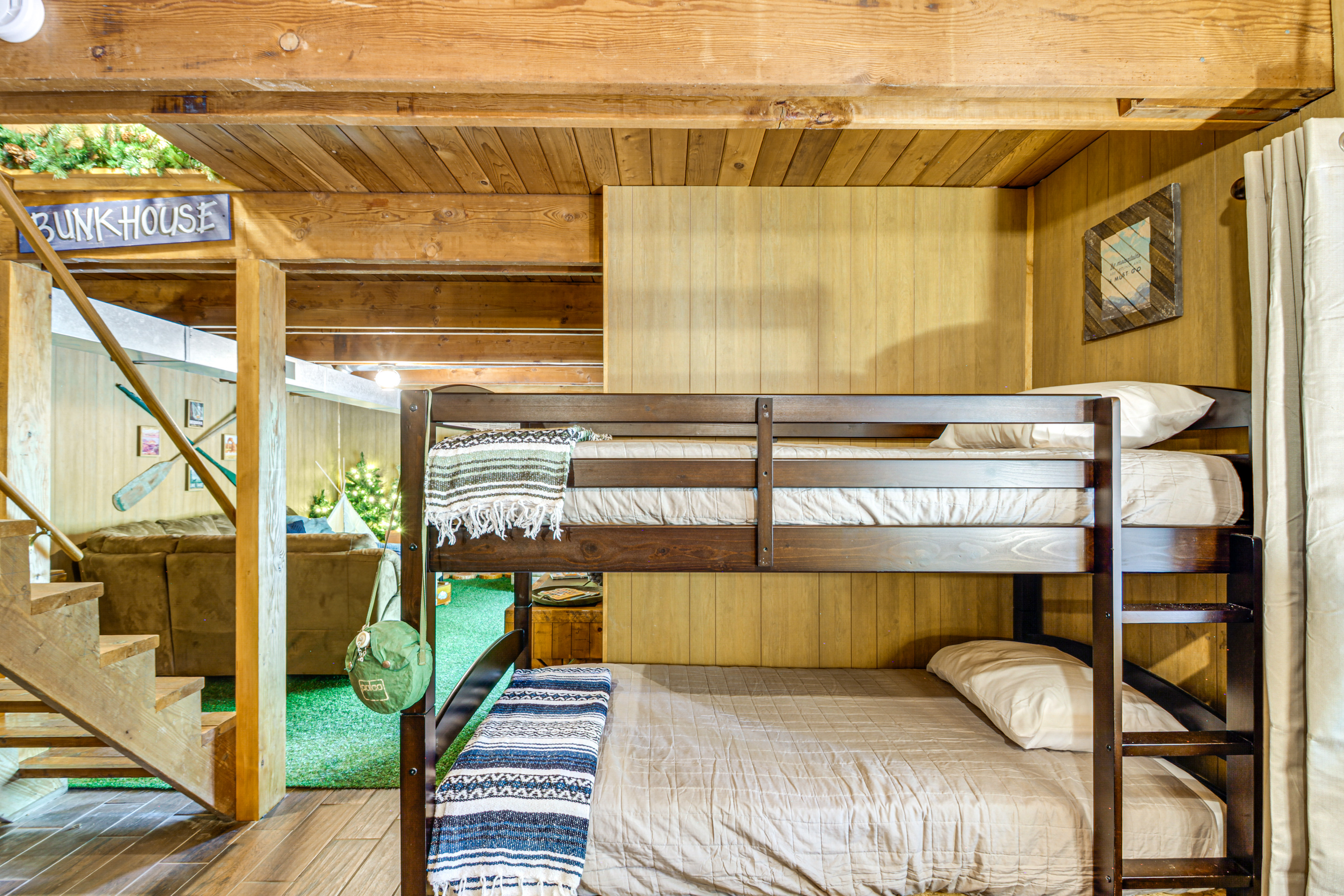 Canal Across Street: Family Cabin in Breezy Point!