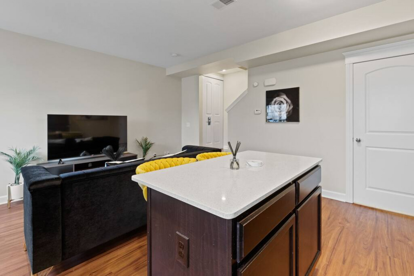 Stylish and Comfortable 1-BR in the Heart of Detroit