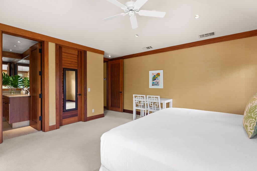 Spacious bedroom with flexible bed configuration (1 king or 2 twins)—ideal for families or traveling companions.