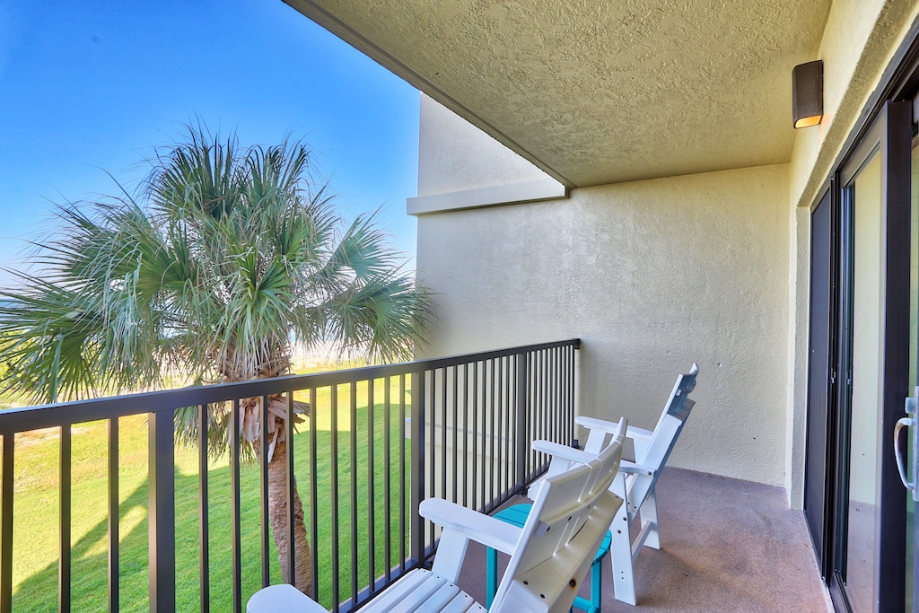 Private Balcony with Seating