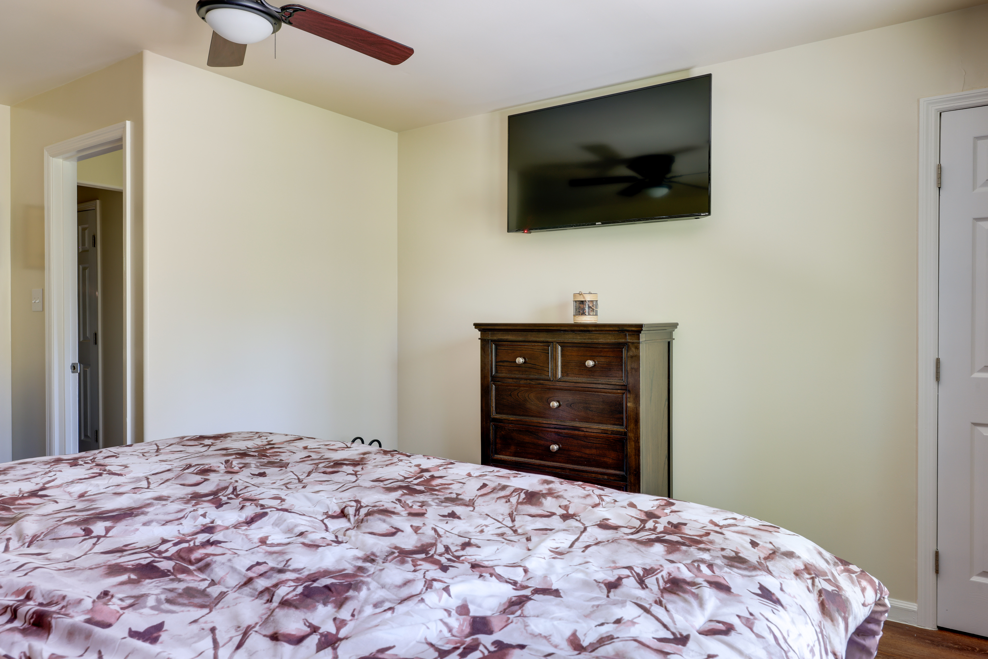 9 Mi to UAB: Tranquil Remote-Work Escape!