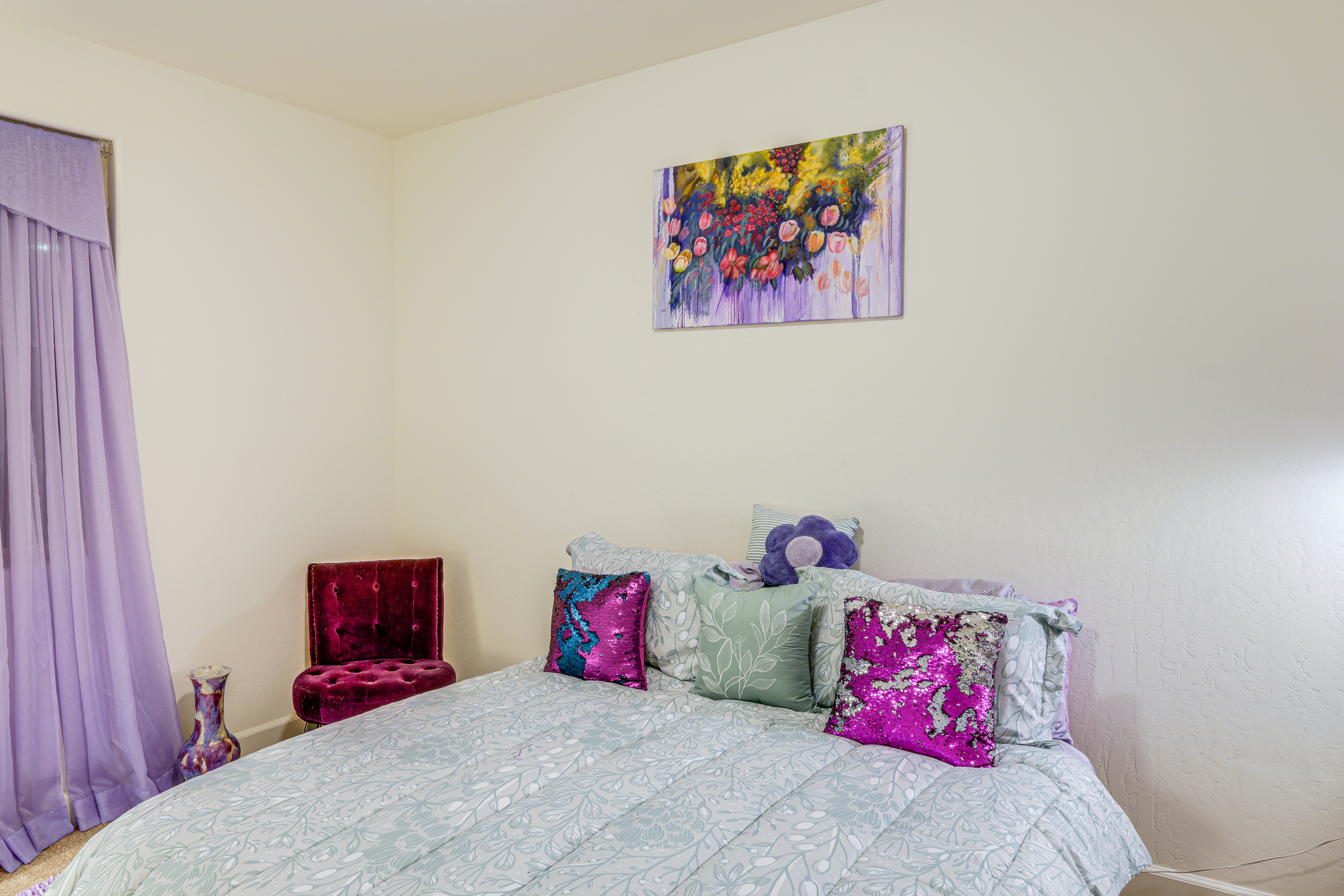 4 Mi to CSUB Campus: Spacious Home w/ Yard