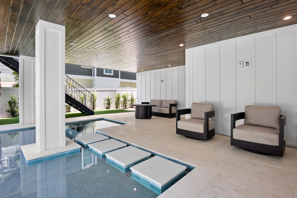 Poolside Lounge, Seating Area