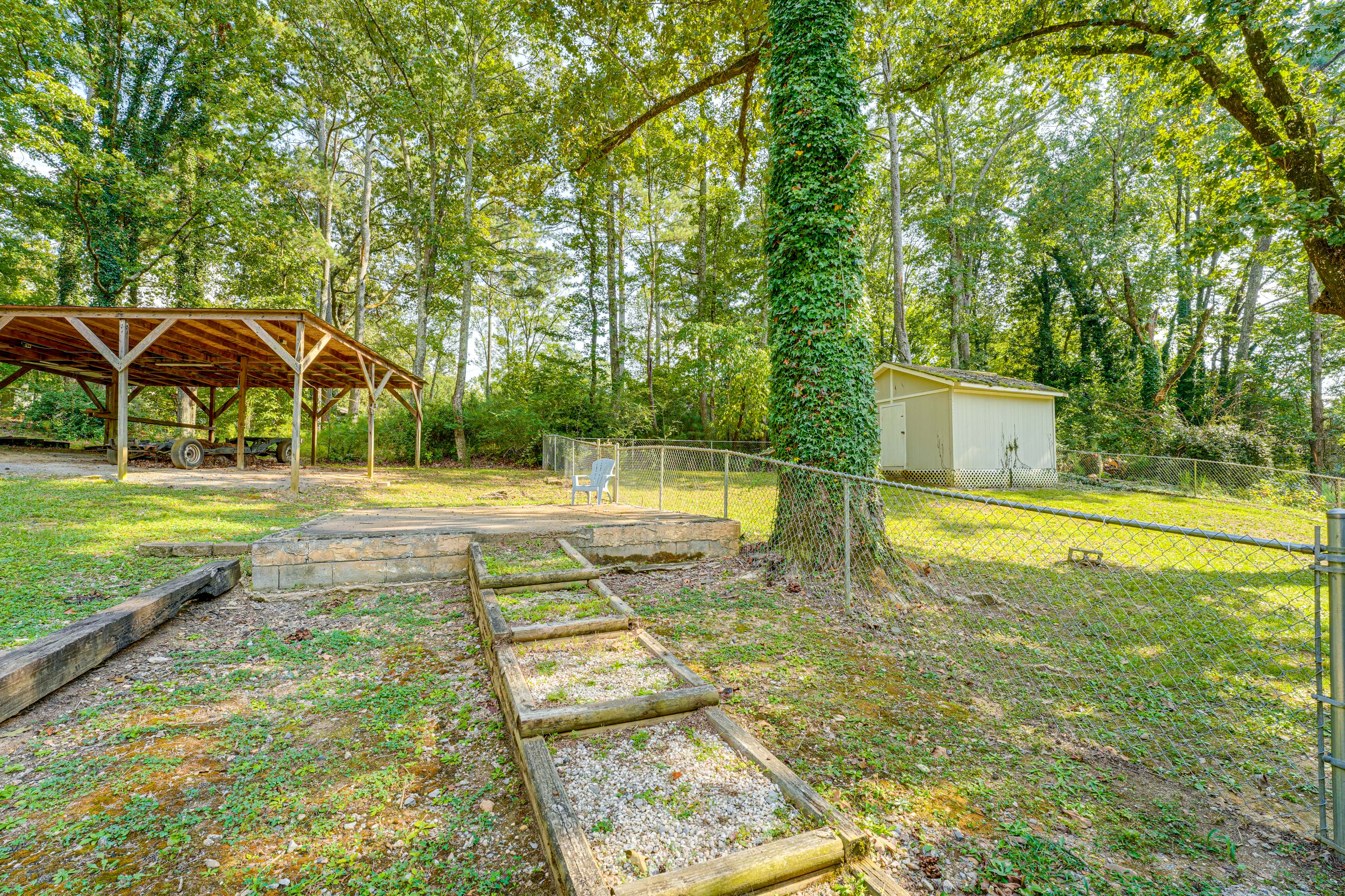 Peaceful Home w/ Porch & Yard, 5 Mi to Rome!