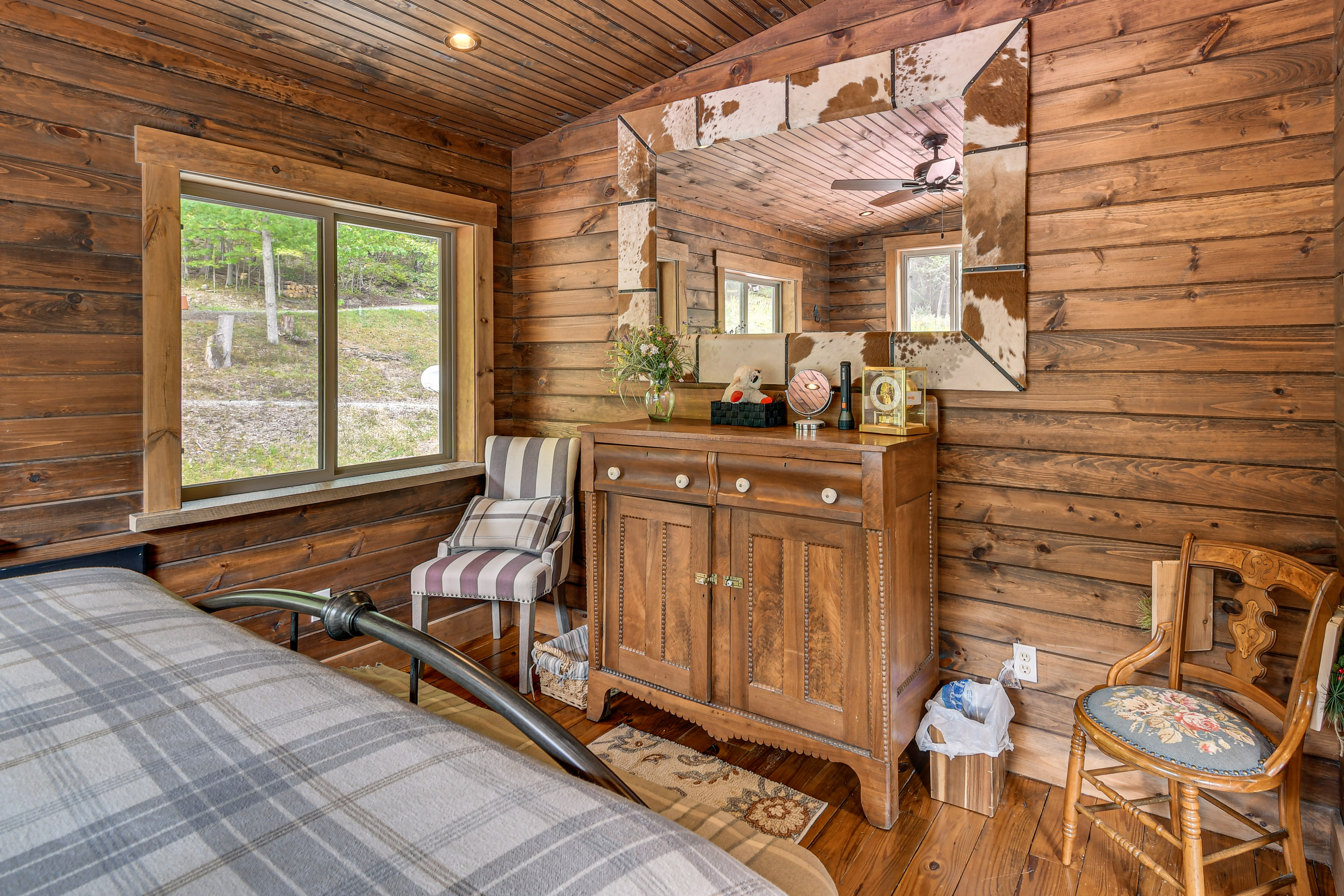 Luxe Cabin Compound 4 Mi to Cameron State Forest!