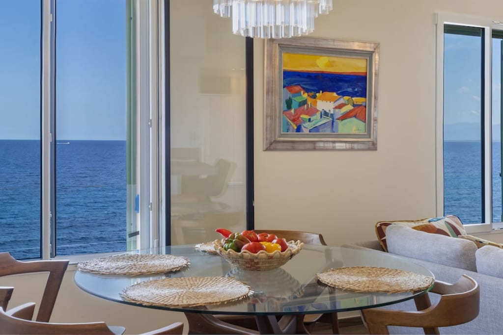 Comfortable and bright living room with TV and dining area