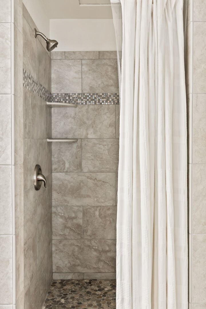 Full bath (bathroom 2).