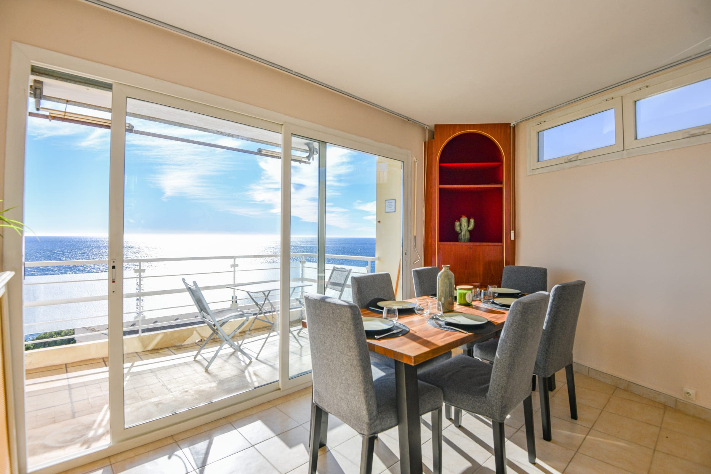 Apartment with sea view close to the beach and Monaco Apartment with sea view close to the beach and Monaco
