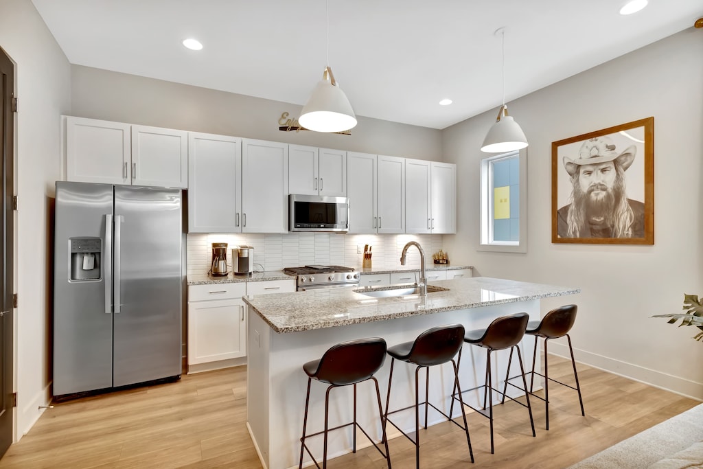 Experience the heart of Music City in this stunning kitchen, perfect for gathering with friends and family. Enjoy Nashville's vibrant energy in style with Misfit Homes. Reserve your stay today and make unforgettable memories!