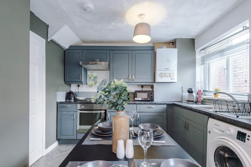 The fully equipped kitchen has everything you need for a long or short stay in Stalybridge.