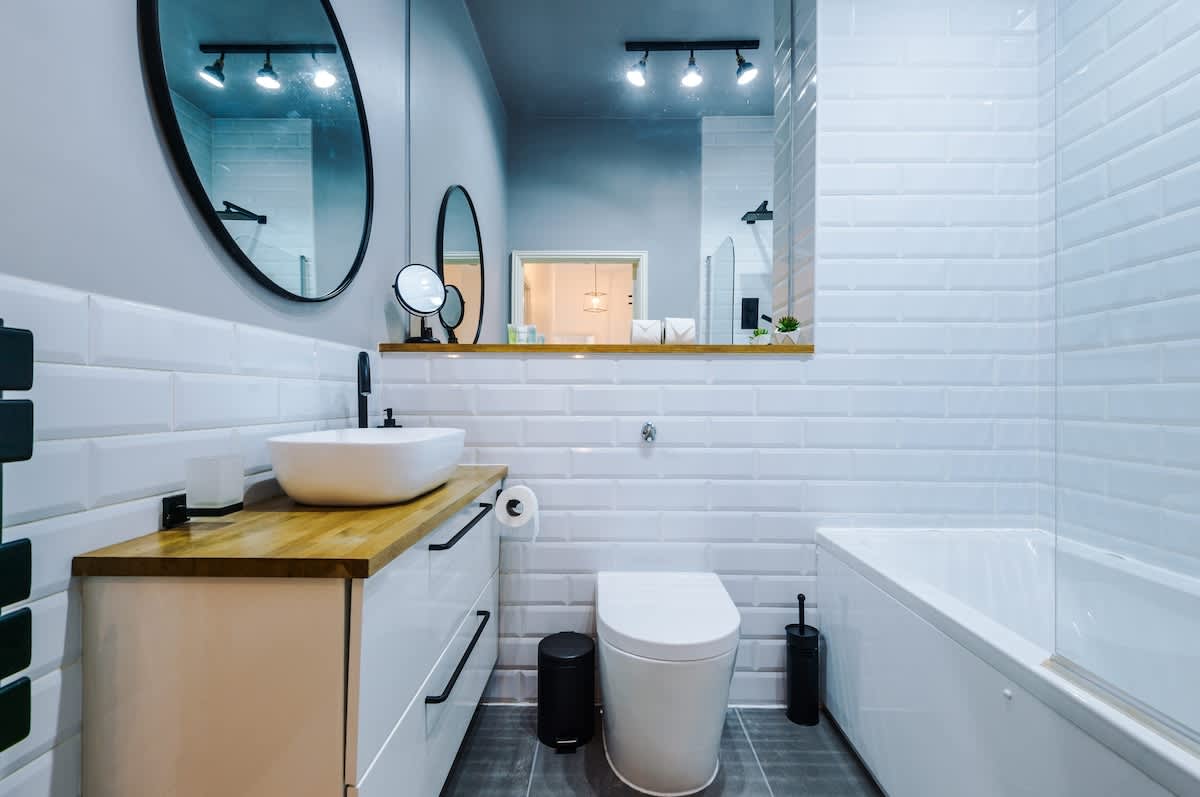 The bathroom benefits from a toilet, sink and bath with an overhead shower.