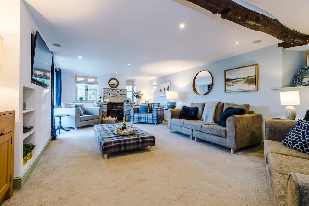 The spacious living room benefits from a 55-inch SMART TV with Netflix on the wall, plenty of space to sit down with family and friends in the evening, and a gorgeous log burner to keep warm in the evenings.