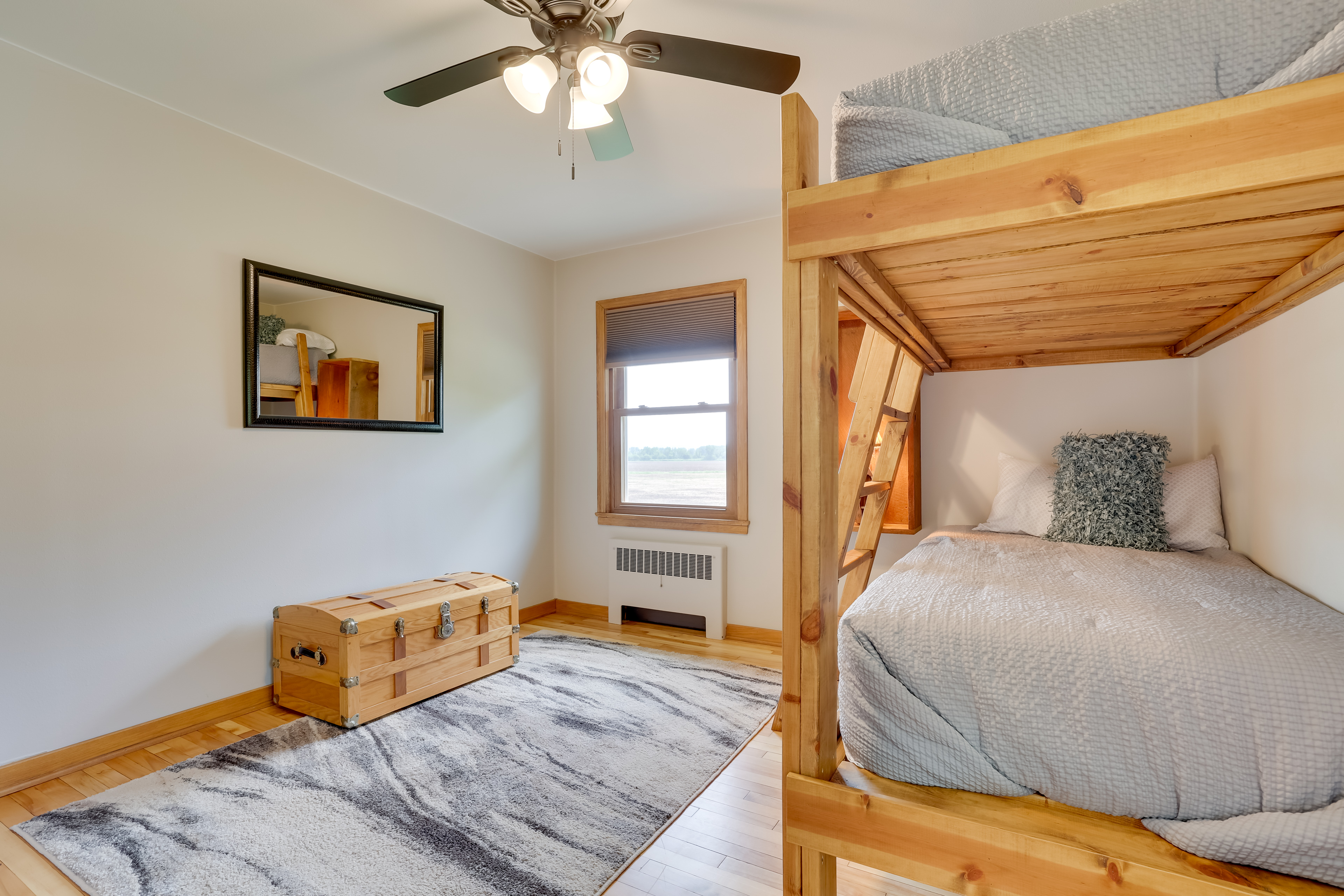 3 Mi to Lake Onalaska: Quaint Home w/ Prairie View