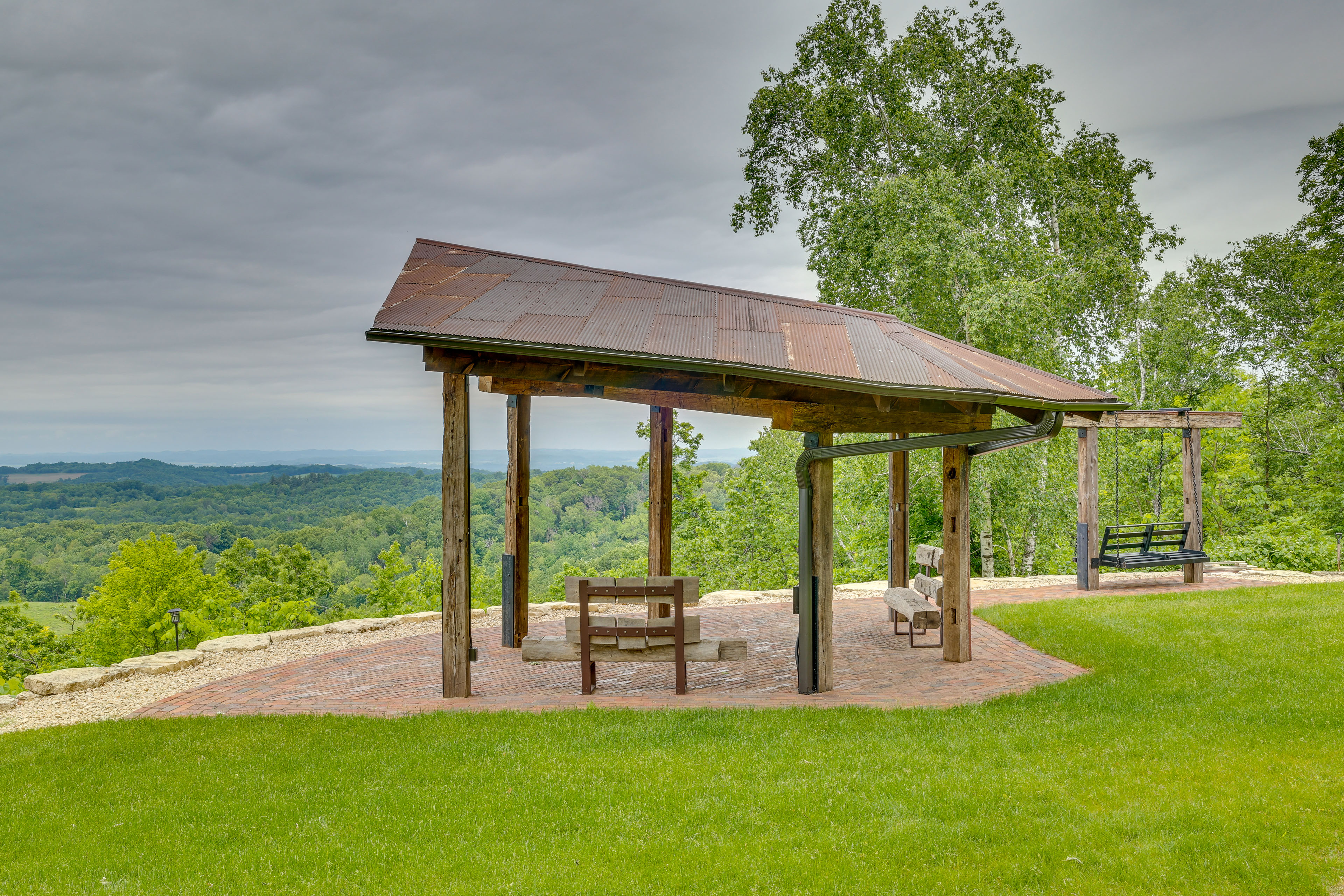 'Sugarloaf' House: Scenic Getaway Near La Crosse!