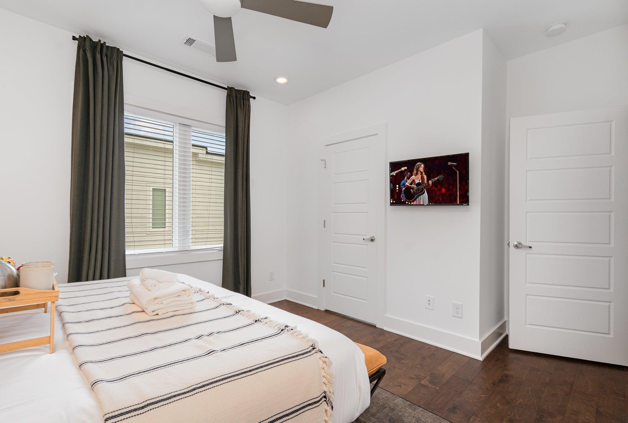 Urban Spur-3 Bedroom Townhome-6 Min Nissan Stadium