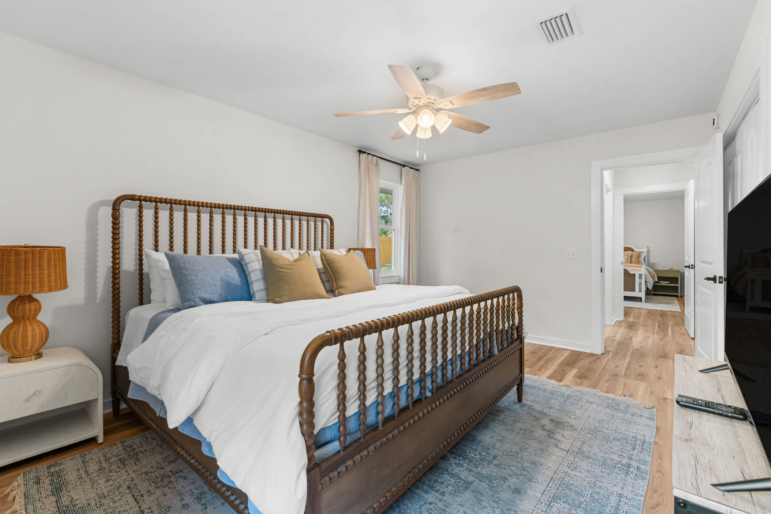 Cater Cove - private pool, 1 mile to beach, quiet!