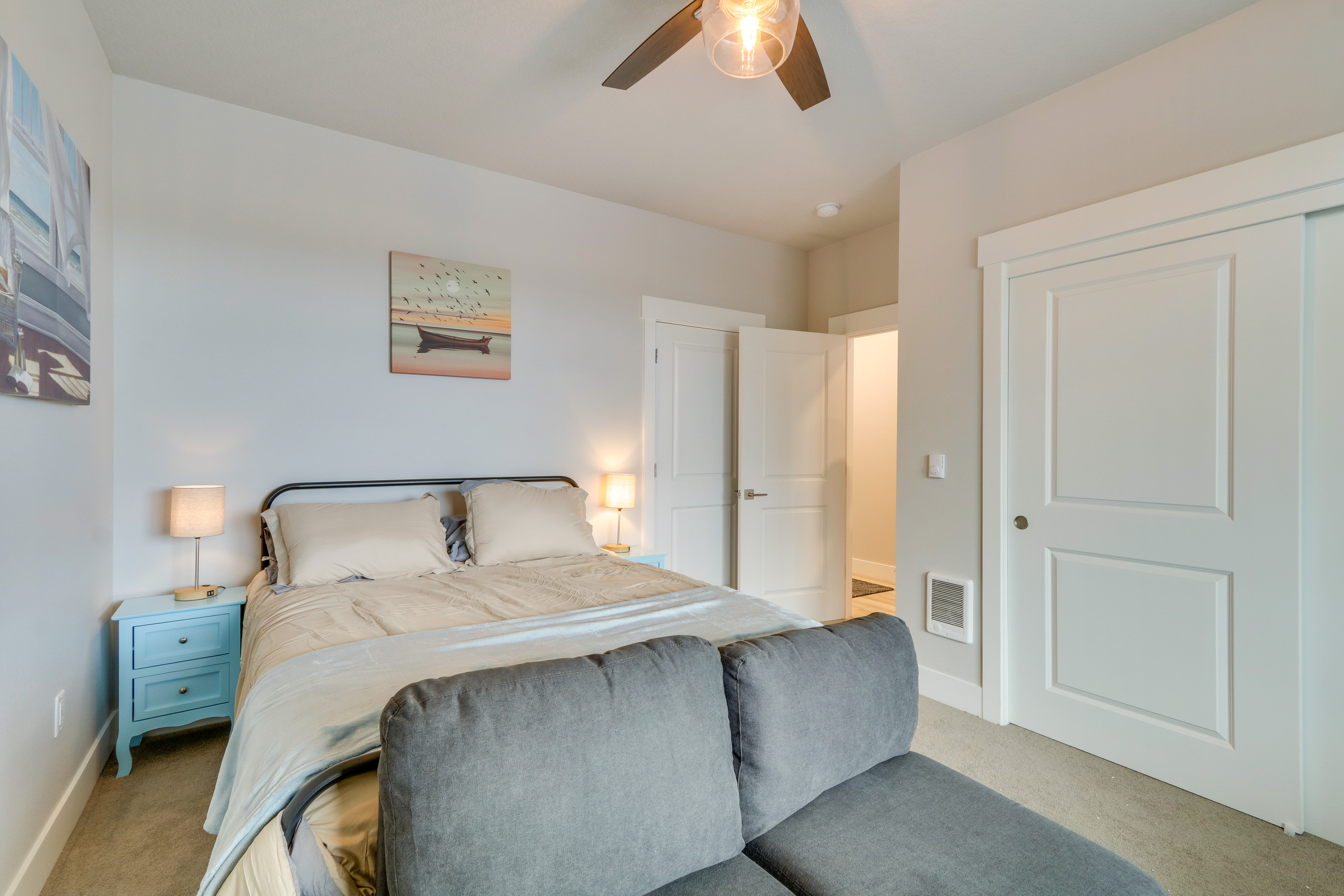 Columbia River Views: Spacious Hammond Getaway!