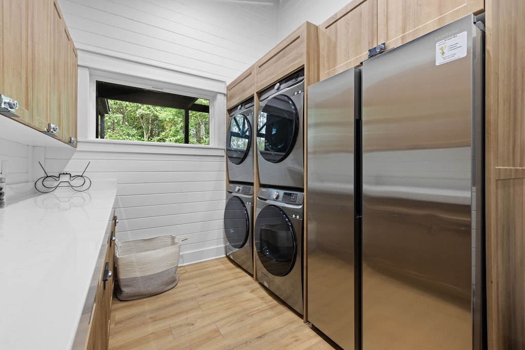 Dual washer/dryers & 2nd fridge