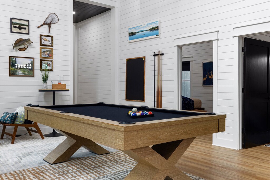 Pool table