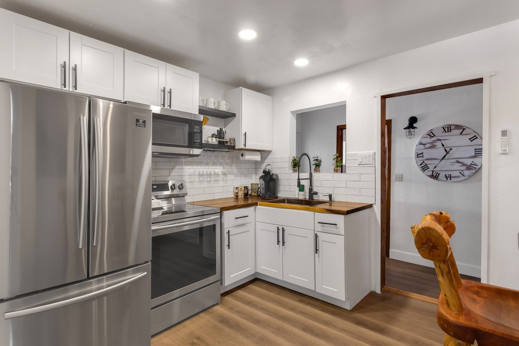 The kitchen provides everything you need to make a meal.