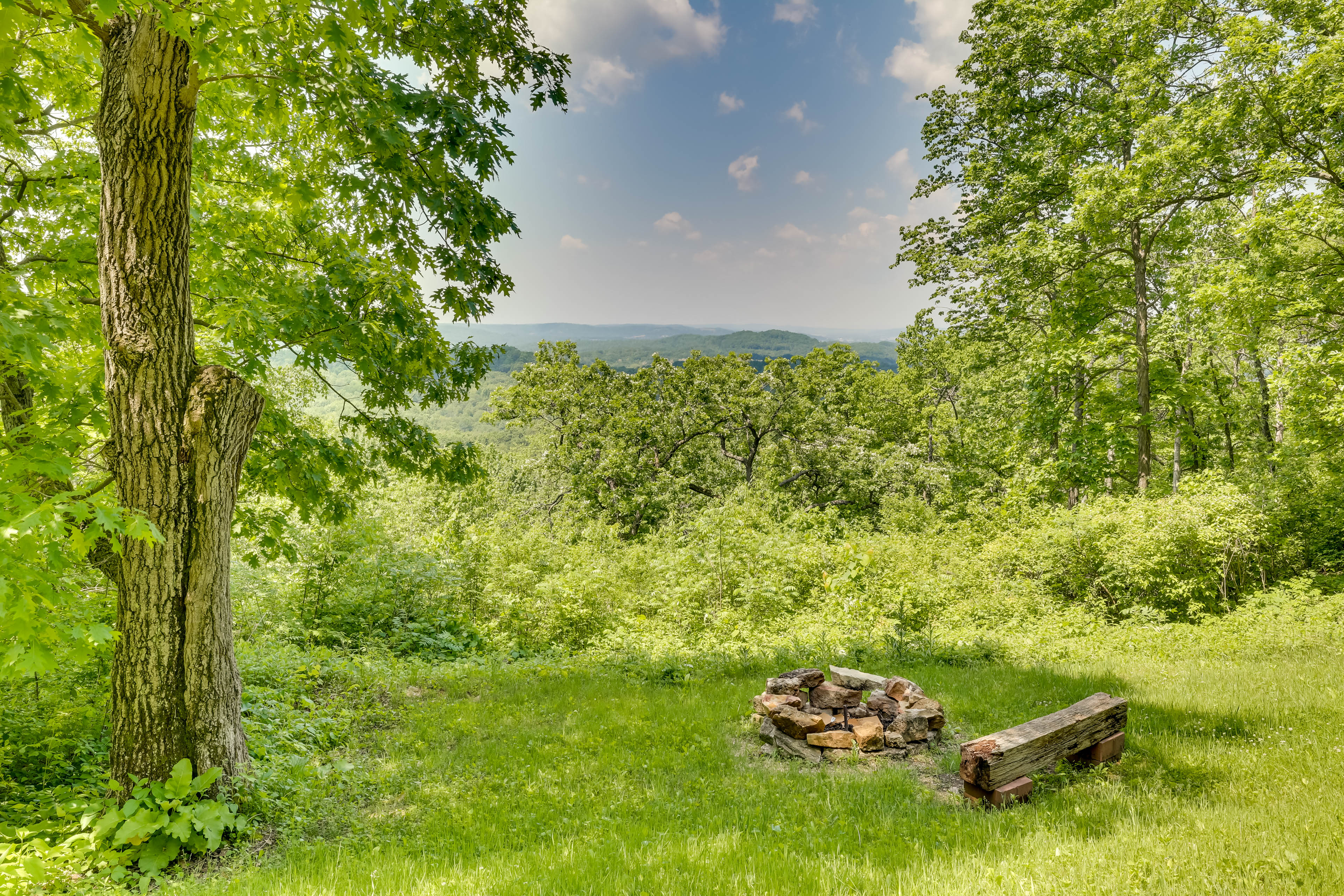 'Moss Hill' Haven Near Trails in Mindoro