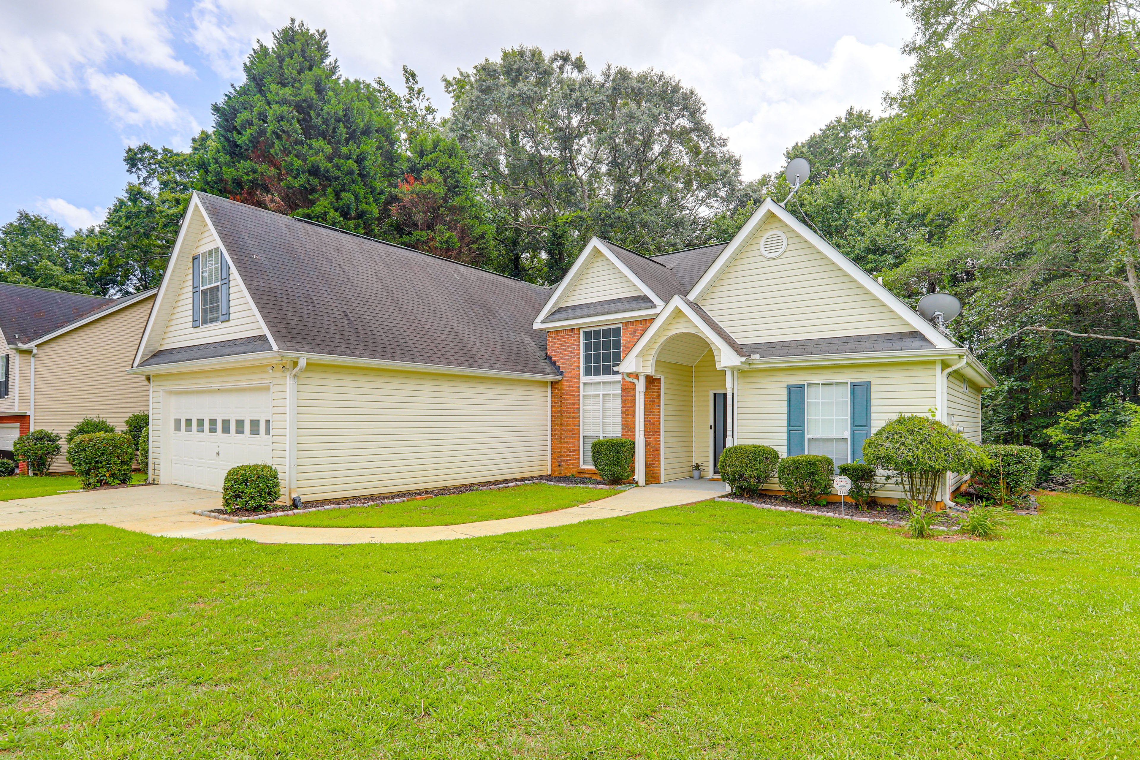 7 Mi to Dtwn Covington: Bright Home w/ Deck & Yard