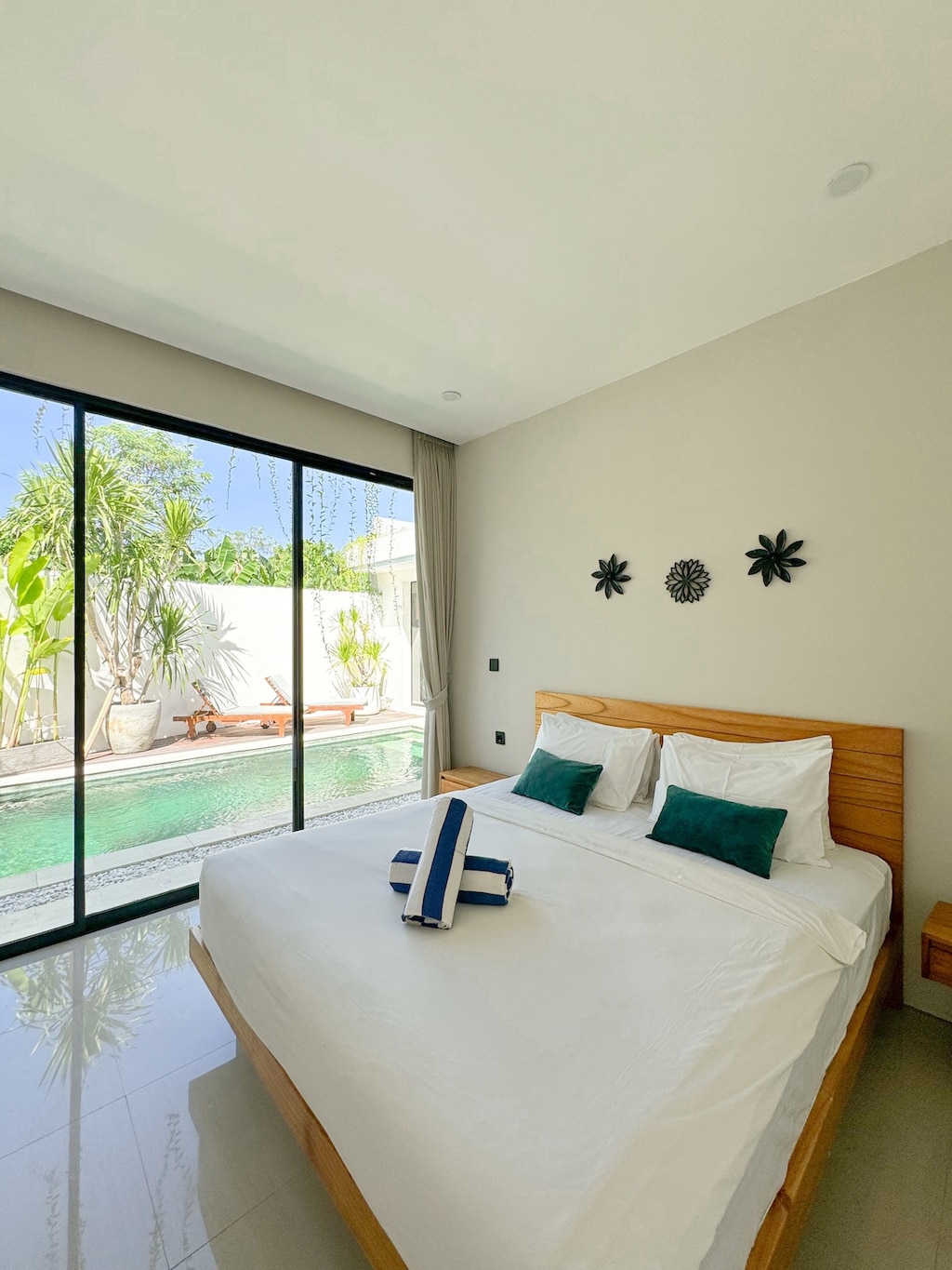 Step into serenity and comfort at Villa Kaba’s ensuite bedroom—a tranquil sanctuary blending tropical style with Bali’s calming charm. Your personal escape awaits. #Villa Kaba