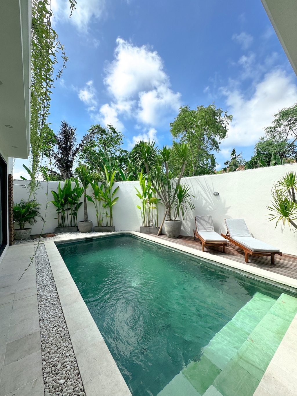 Relax in elegance at Villa Kaba’s outdoor oasis. Take a refreshing dip in the pool, bask on the sun-drenched deck, and rejuvenate beneath the outdoor shower. Let Bali’s natural beauty surround you. #Villa Kaba