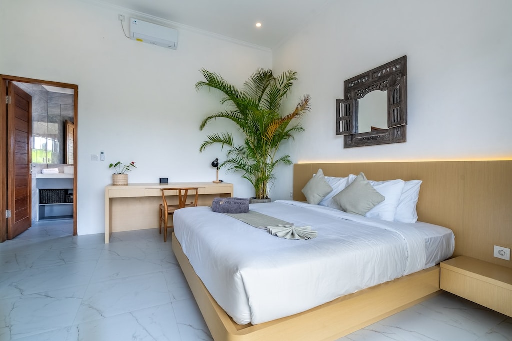 Experience elegance at Villa Tambora with our uniquely styled bed decor—a beautiful blend of comfort and artistry that creates a warm, inviting atmosphere for your stay. #Villa Tambora