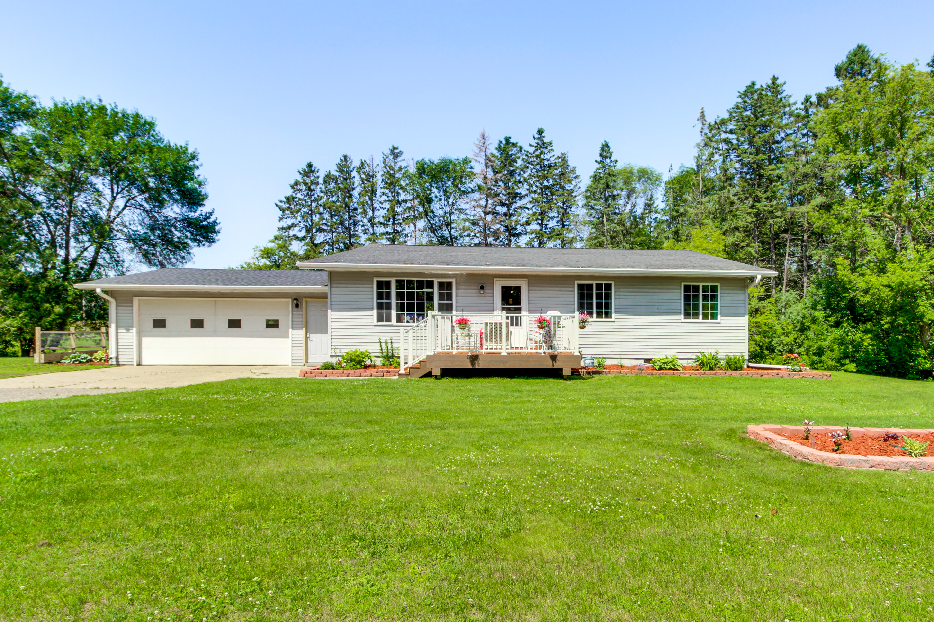Country Living Near Main St: Quiet Minnesota Home