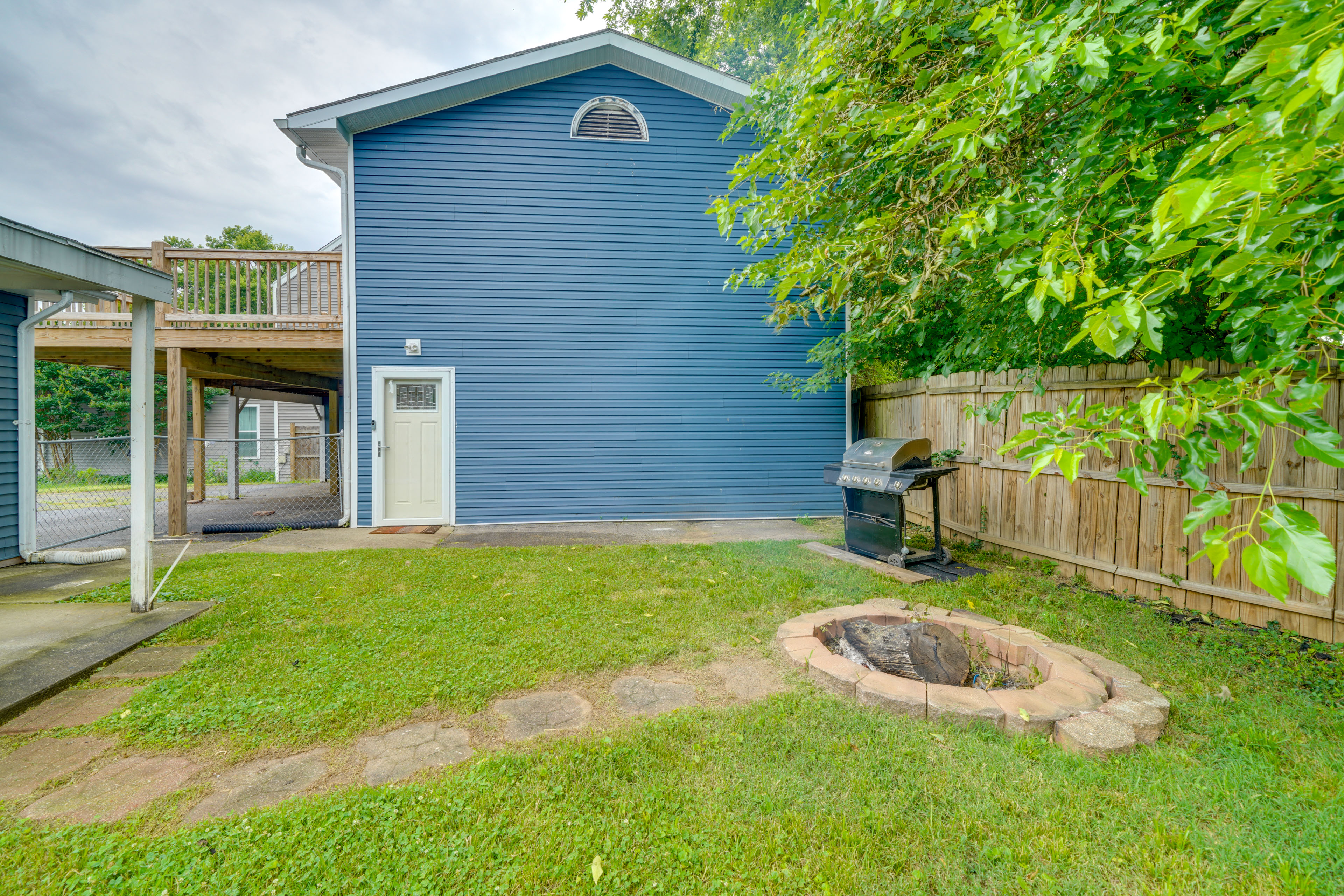 1 Block to Mellwood: Modern Apt by Shops & Dining!