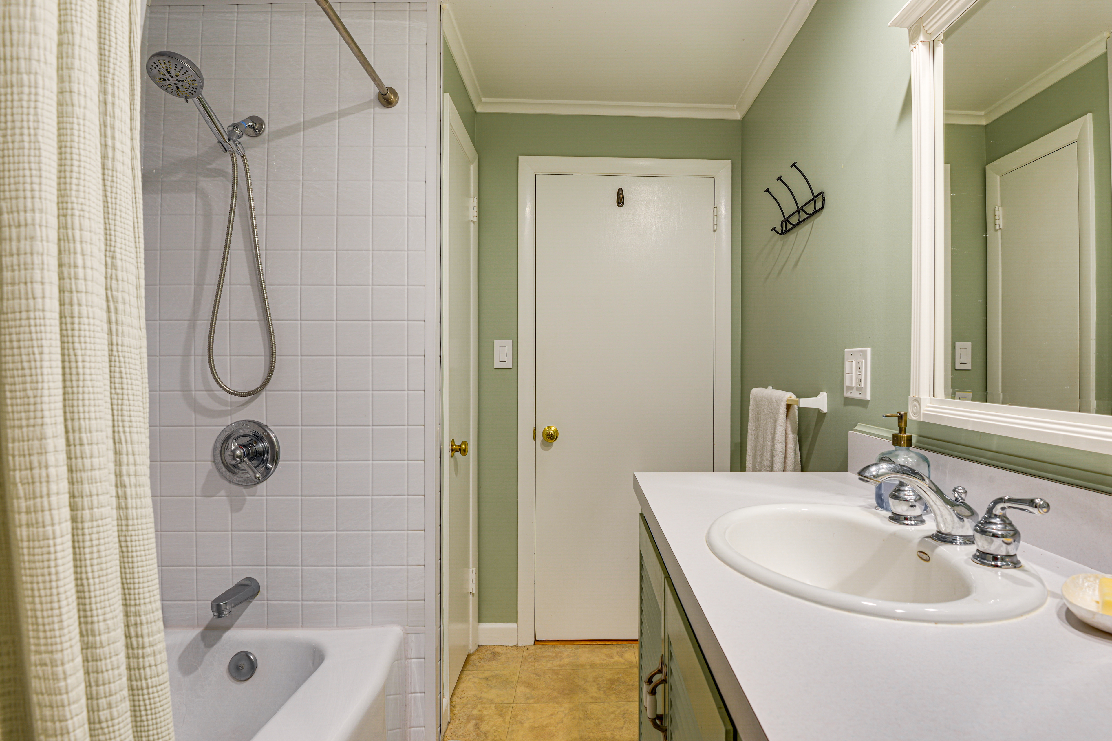 Near Main St & Festivals: Peaceful Keene Getaway!