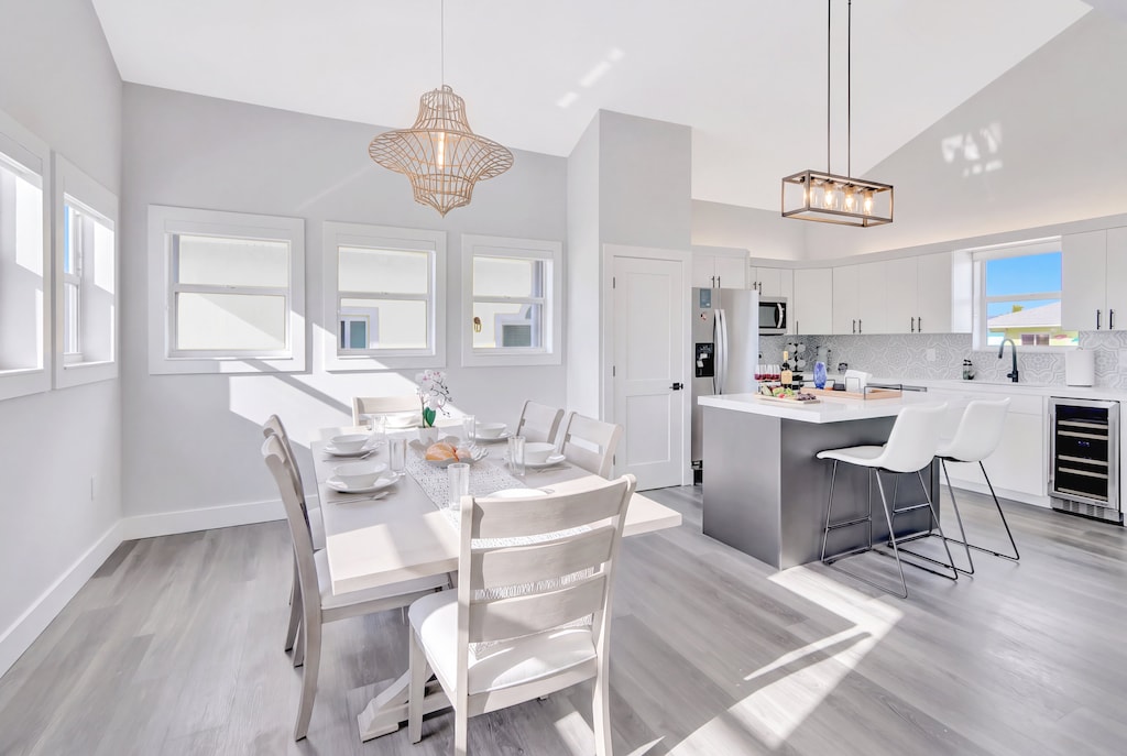 Dining area + kitchen.