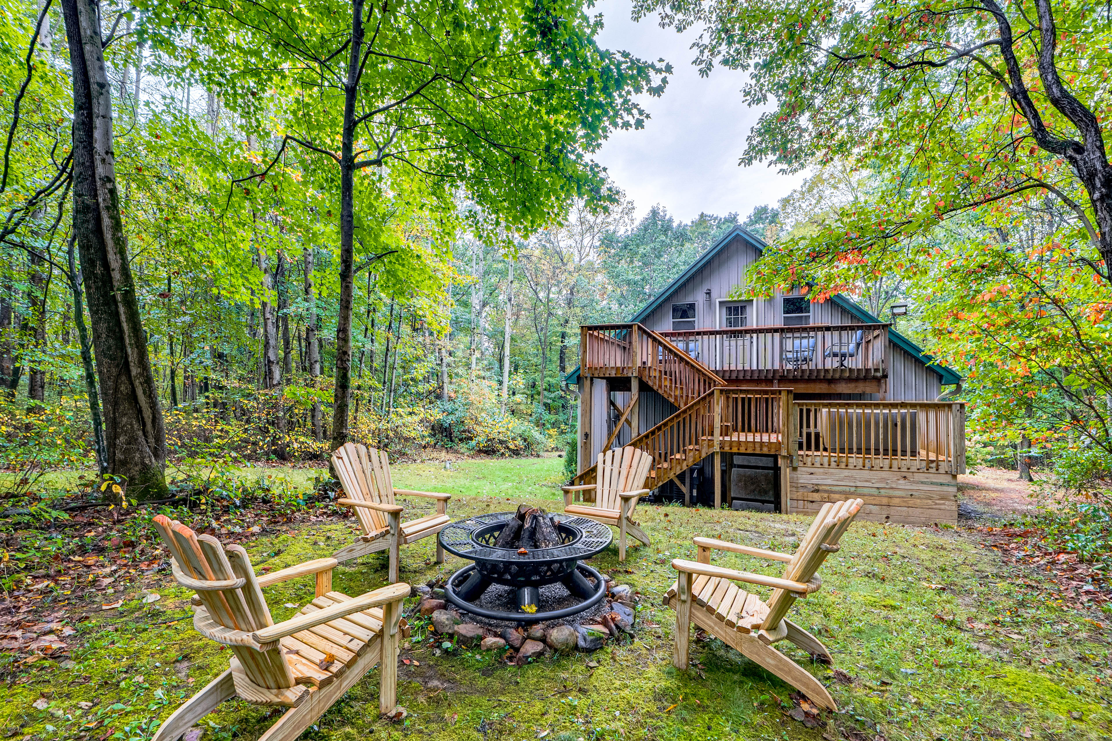 Hot Tub Haven 10 Mi to Hocking Hills State Park!