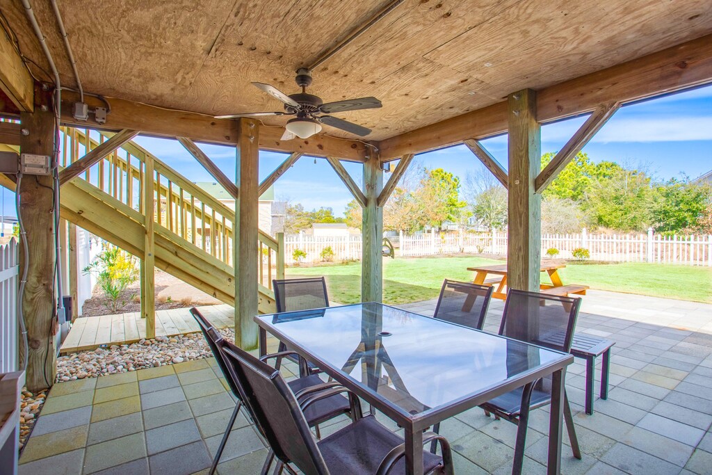 Enjoy al fresco dining outdoors in the shade!