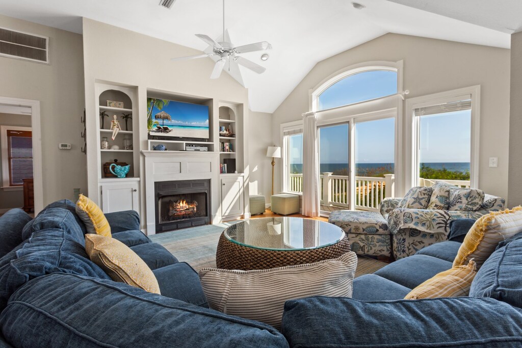 Relax on the Top Level with lots of natural light and brilliant views of the Atlantic Ocean.