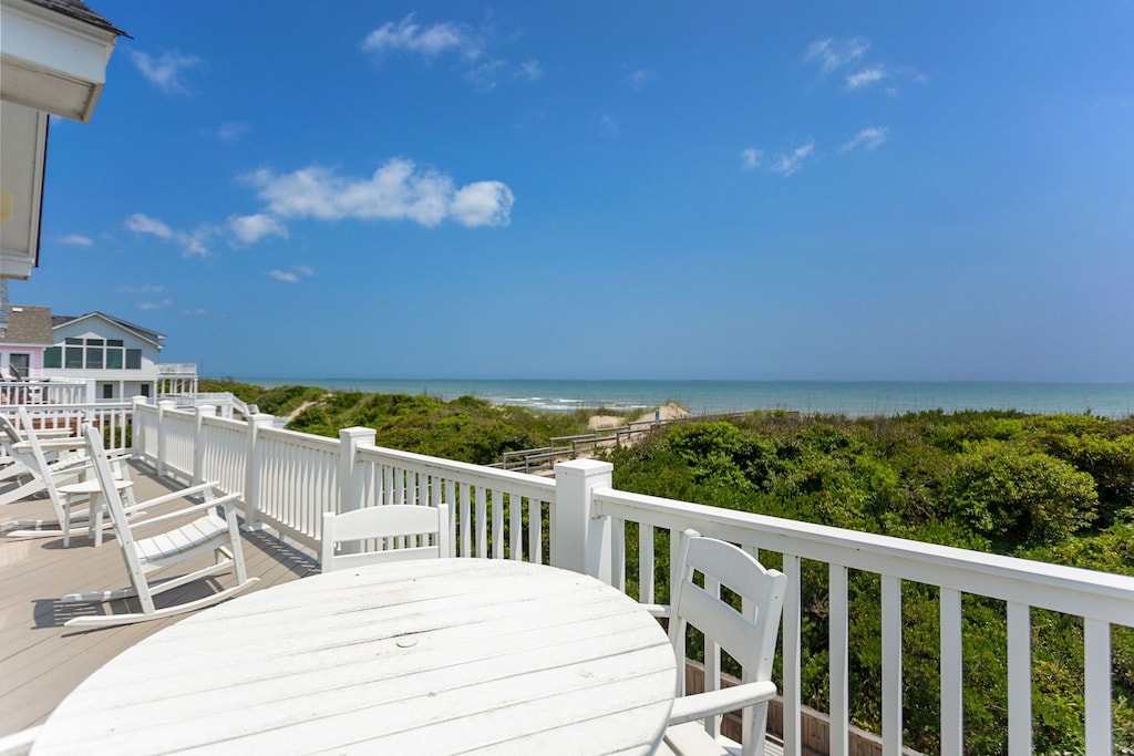 In the evening, take a cool drink out onto the Top-Level Balcony and watch the moon rise up over the ocean as stars appear in the night sky.