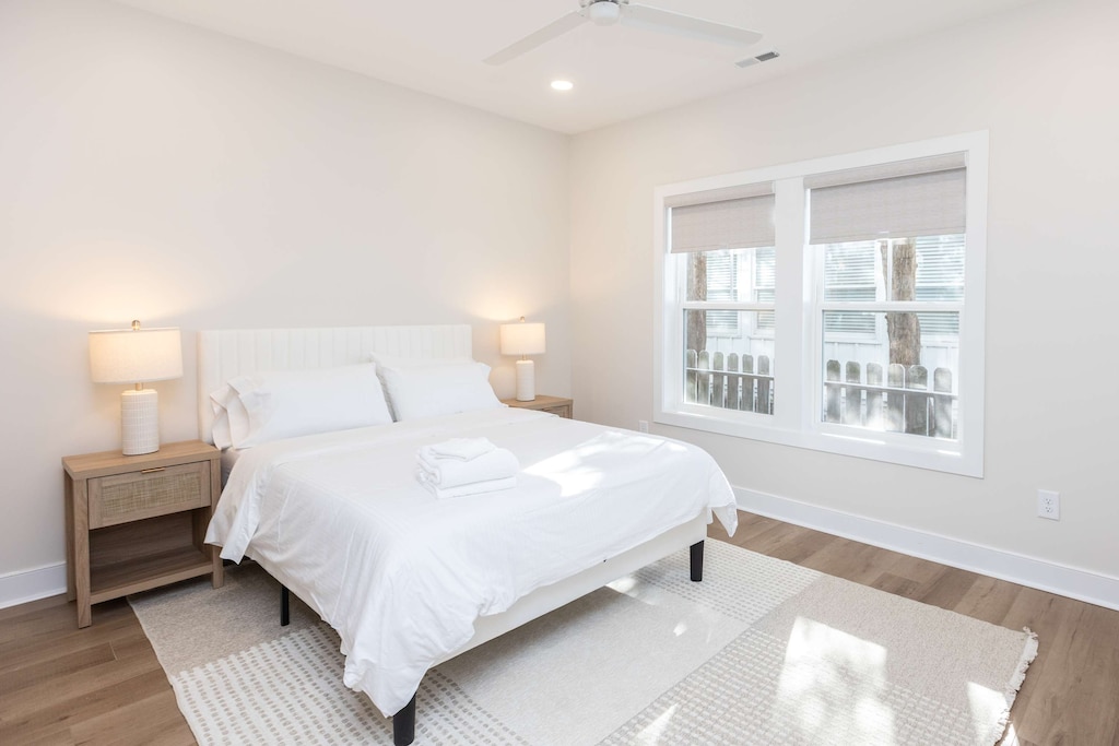 1st floor bedroom - queen