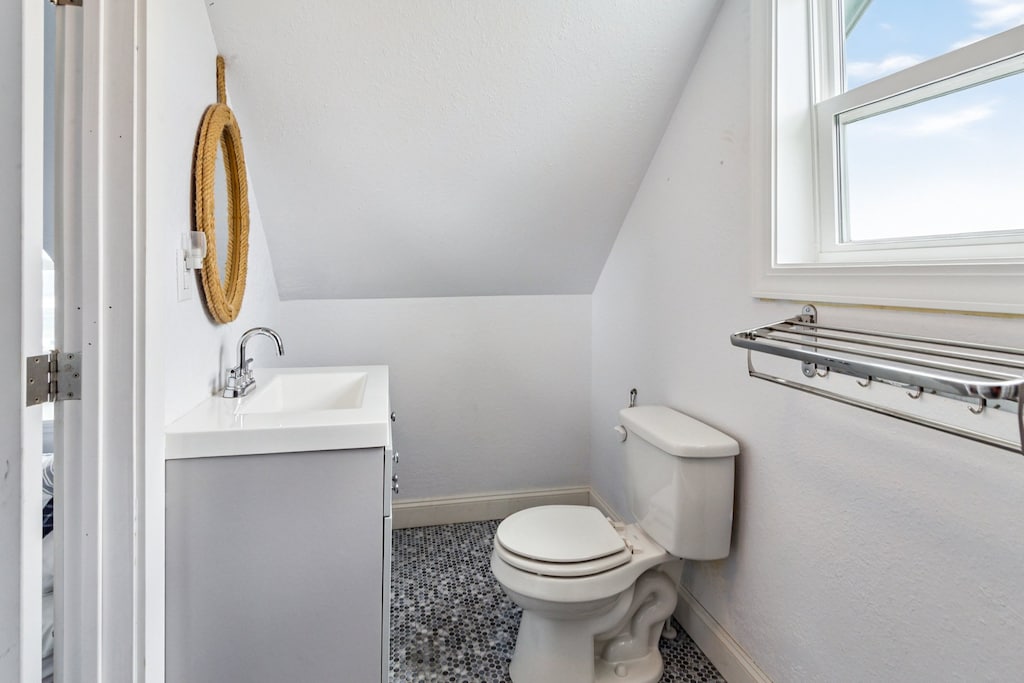 The Top-Level Full Bathroom keeps you comfortable all week long.