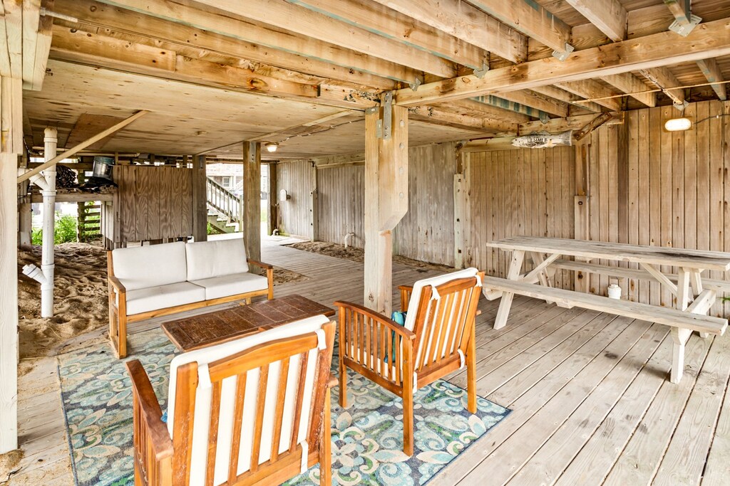 Enjoy some al fresco dining in the under-home Picnic Area.
