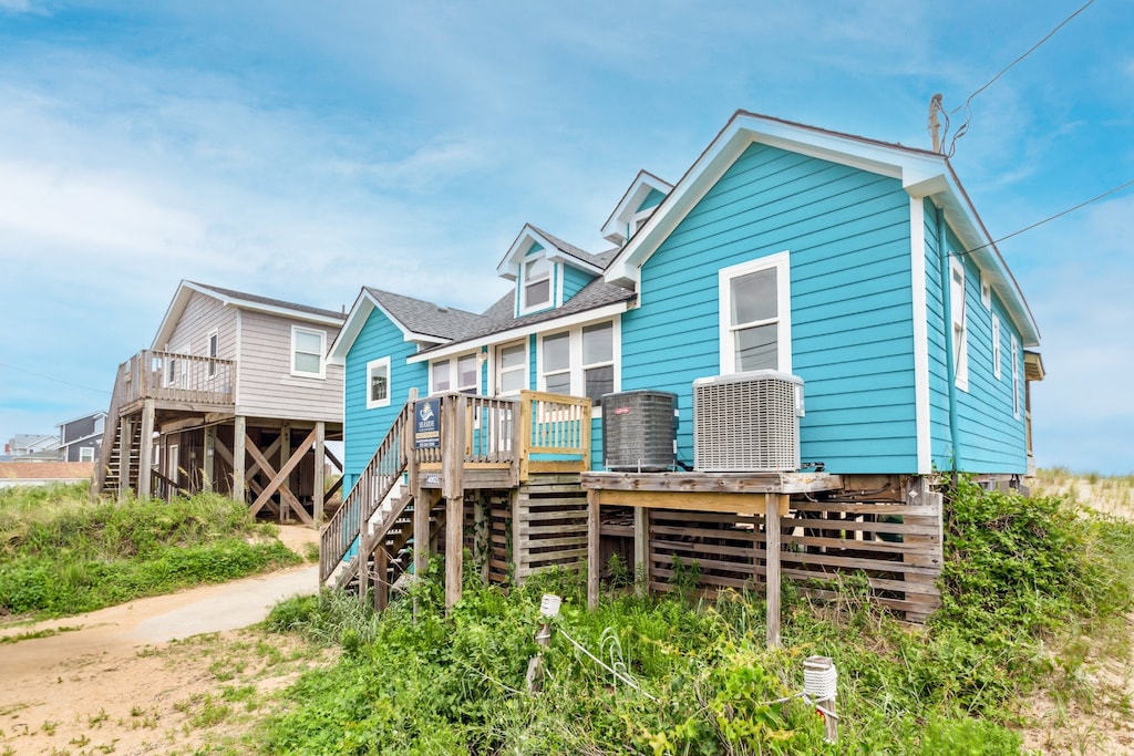 Step right out onto the sand at Alwright Alwright Alwright!