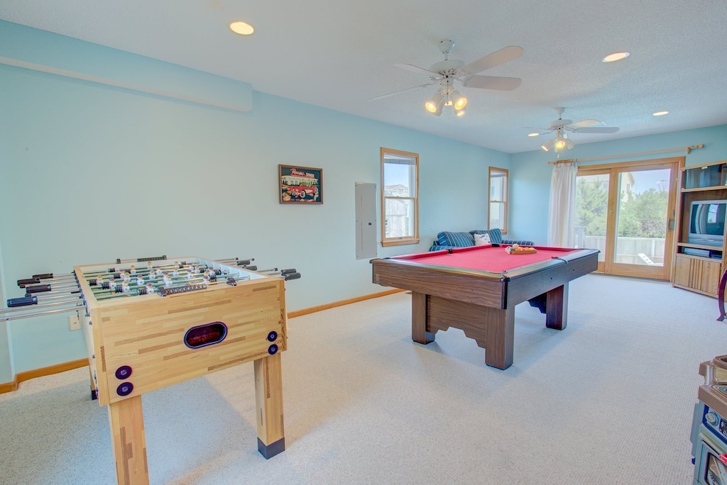 Game Room w/ Foosball & Pool