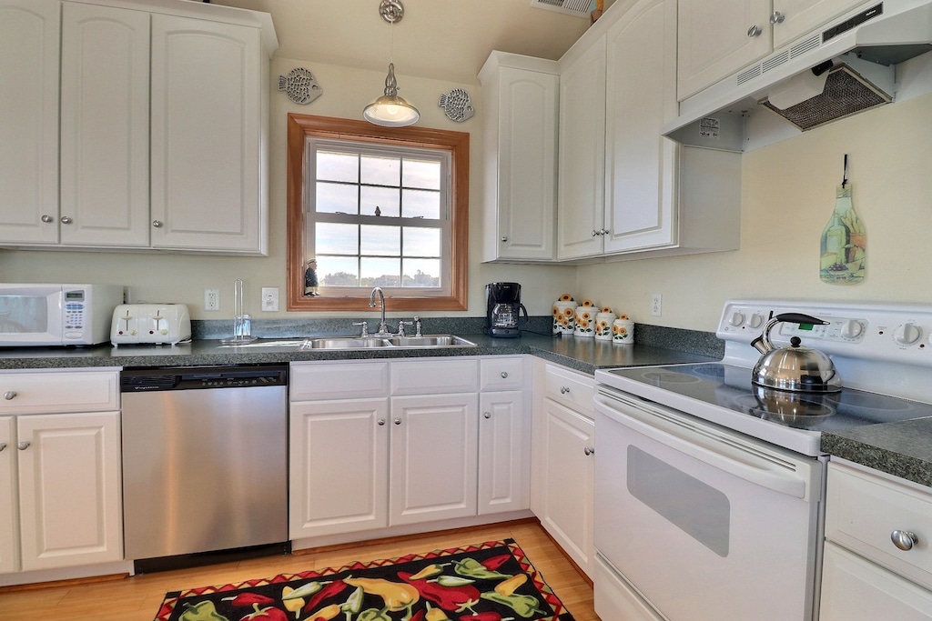Whip up something delicious in the Kitchen with all modern appliances and a Breakfast Bar with seating for 4.