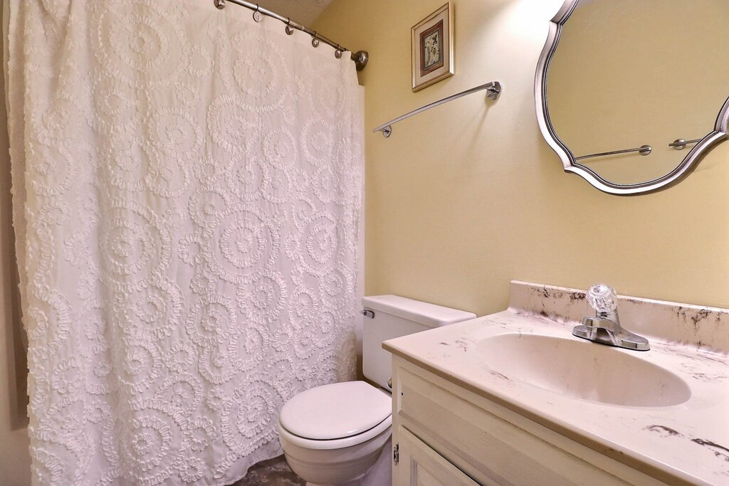 Full Bathroom