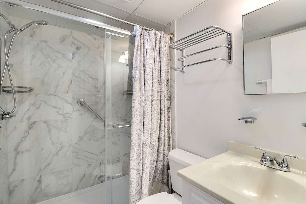 The Full Bathroom offers ease of access all week long.
